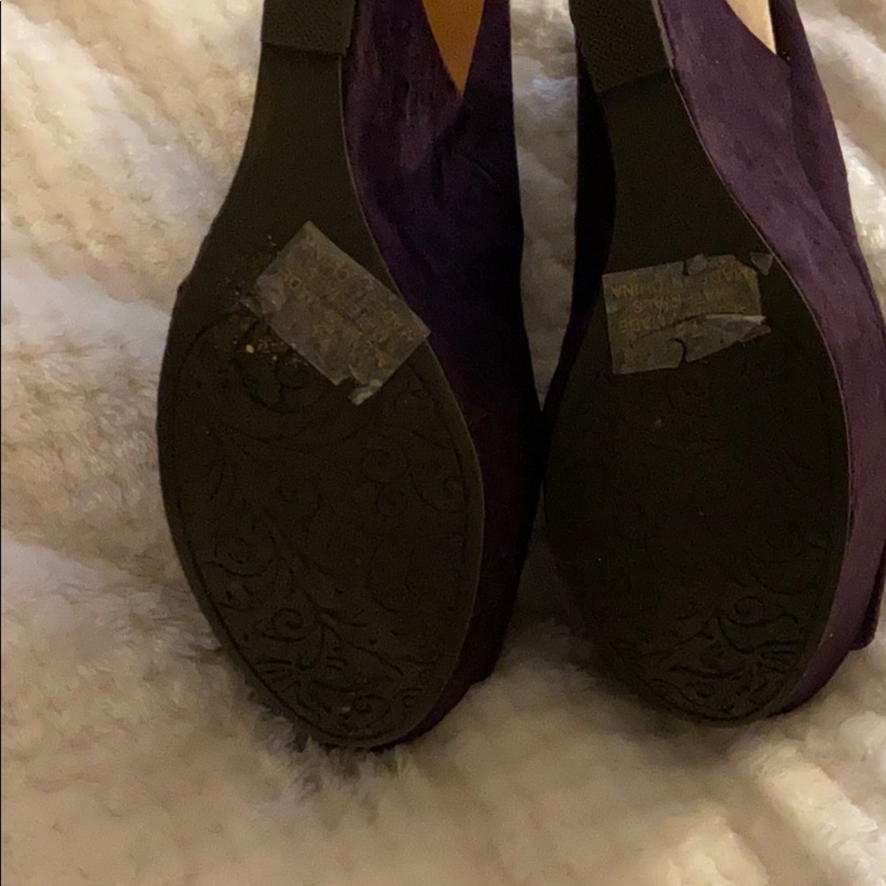 Shoes - Picture 3 of 4